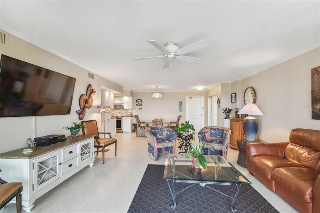 For Sale: $439,000 (2 beds, 2 baths, 1050 Square Feet)