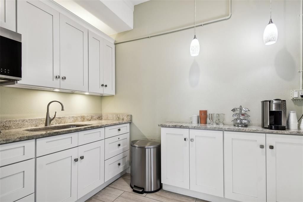 For Sale: $439,000 (2 beds, 2 baths, 1050 Square Feet)