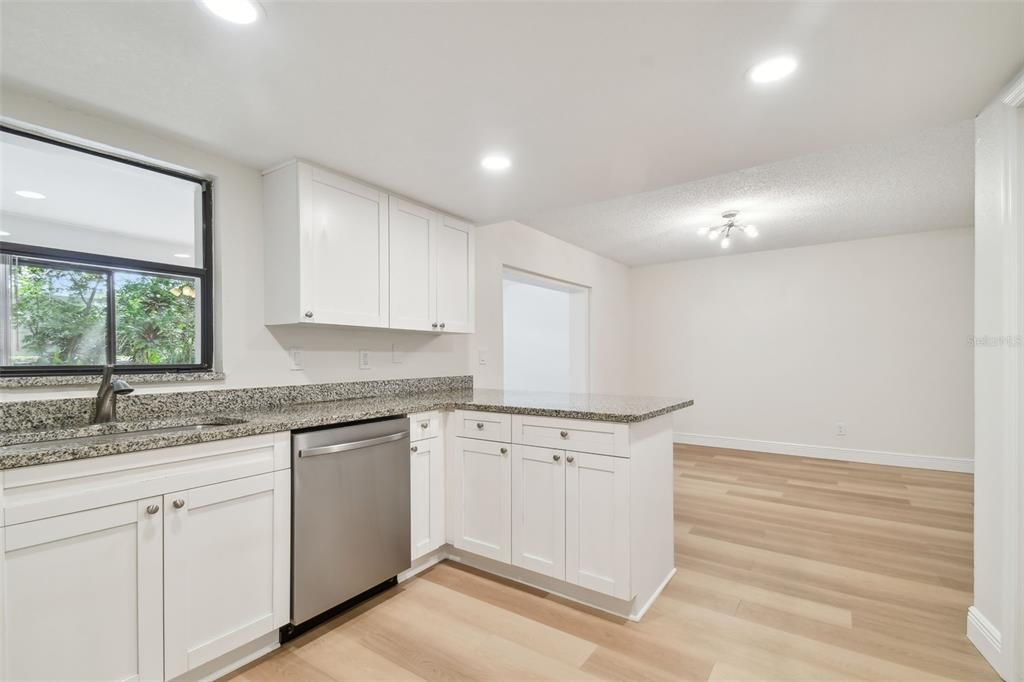 For Sale: $315,000 (2 beds, 1 baths, 1522 Square Feet)