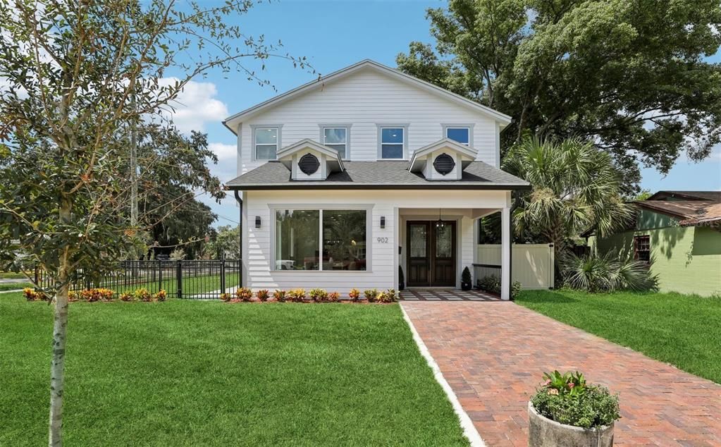 WELCOME to 902 ALTALOMA AVE! Exterior front walkway view.