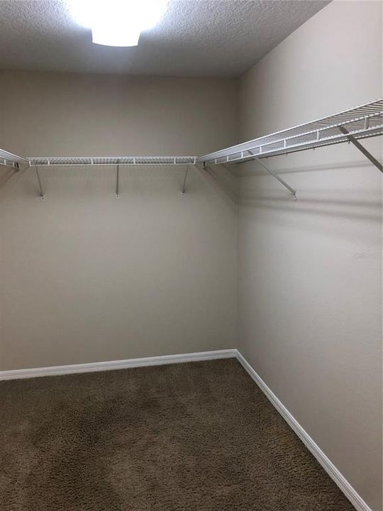 WALK -IN CLOSET