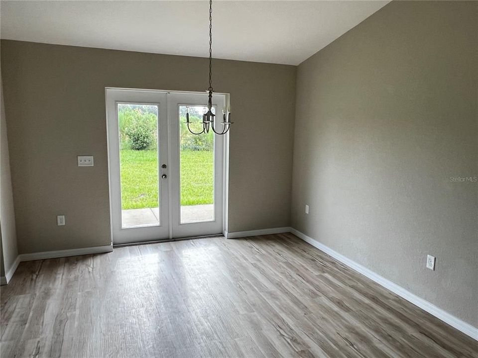 For Rent: $1,900 (3 beds, 2 baths, 1589 Square Feet)