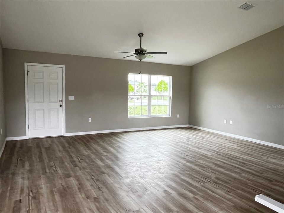 For Rent: $1,900 (3 beds, 2 baths, 1589 Square Feet)