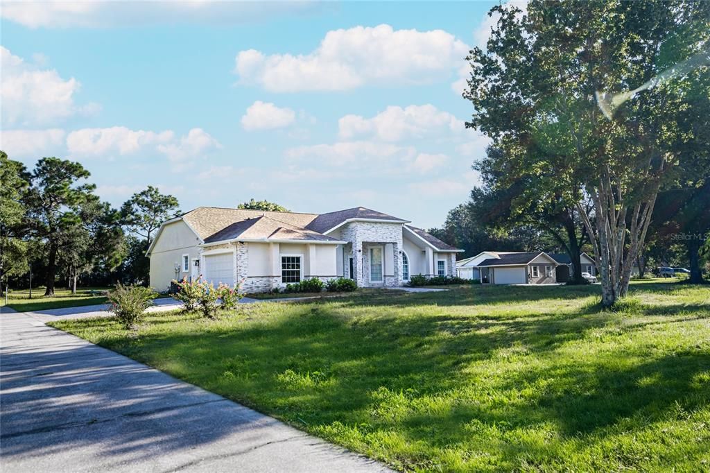 For Sale: $899,000 (3 beds, 3 baths, 2451 Square Feet)