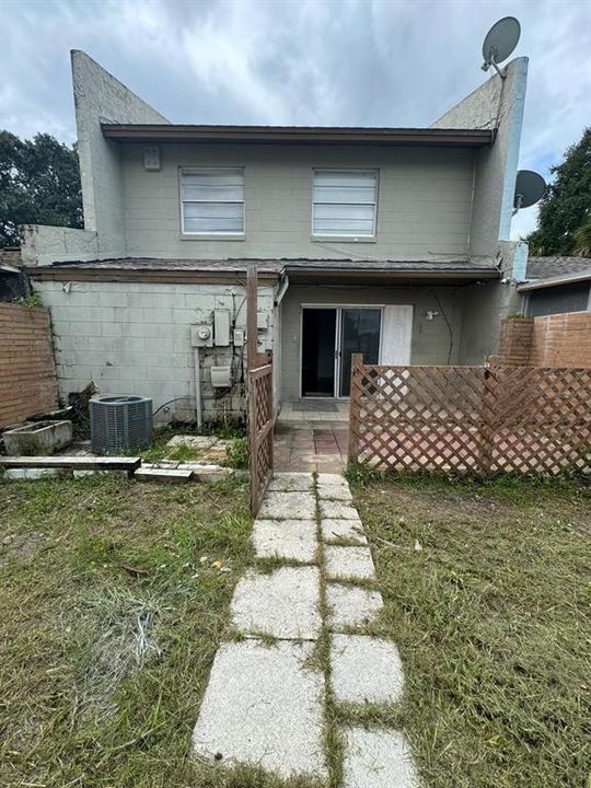 For Rent: $2,350 (4 beds, 2 baths, 1348 Square Feet)