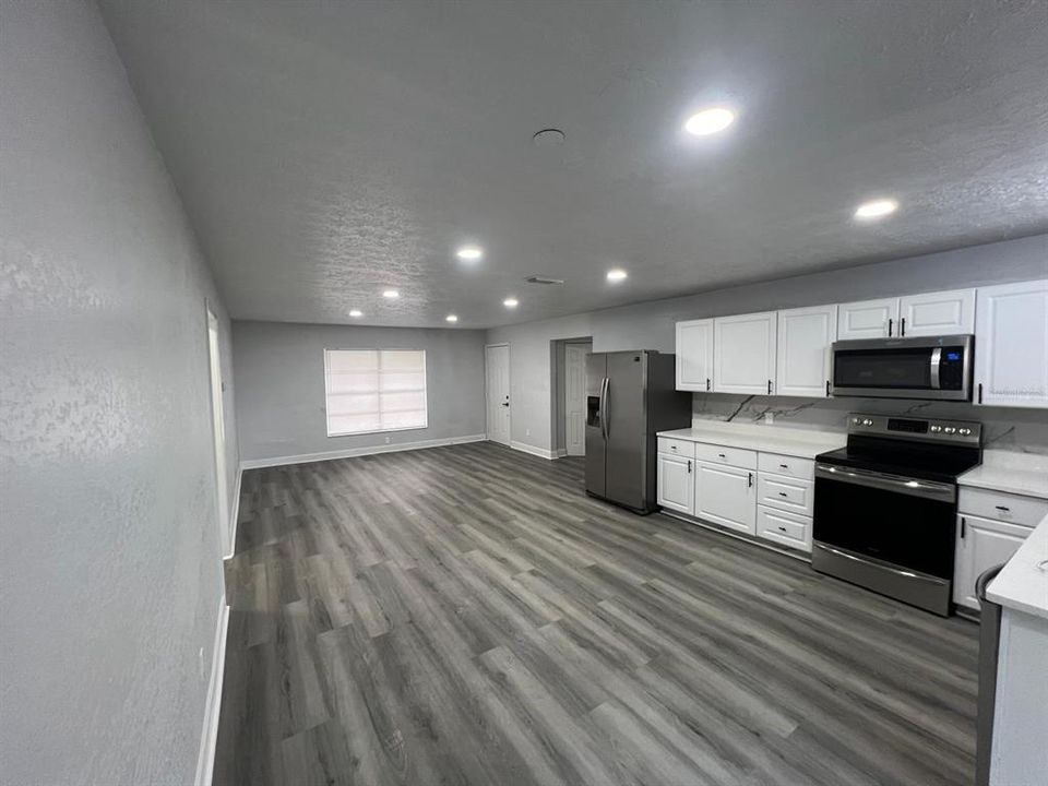 For Sale: $380,000 (3 beds, 2 baths, 1197 Square Feet)