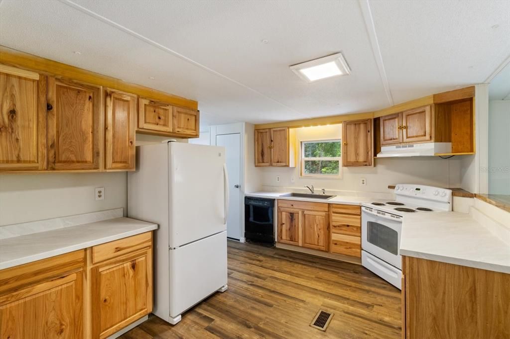 For Sale: $229,900 (3 beds, 2 baths, 1680 Square Feet)