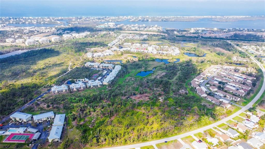 待售: $1,350,000 (4.39 acres)