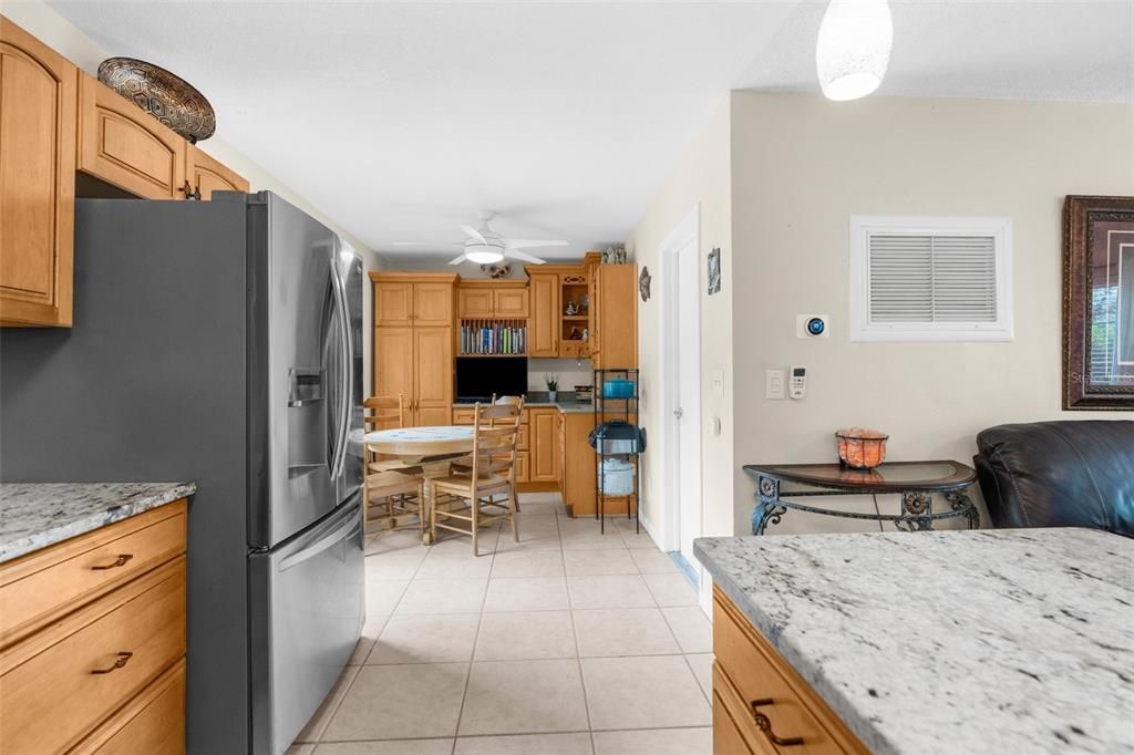 For Sale: $380,000 (2 beds, 1 baths, 876 Square Feet)