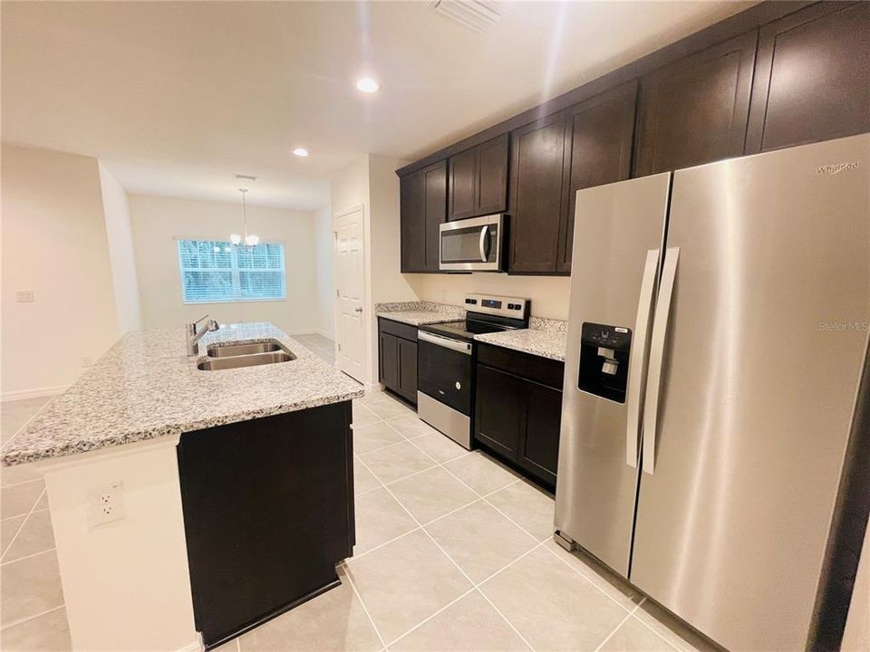 For Rent: $2,099 (4 beds, 2 baths, 2144 Square Feet)