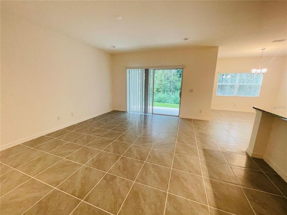 For Rent: $2,099 (4 beds, 2 baths, 2144 Square Feet)