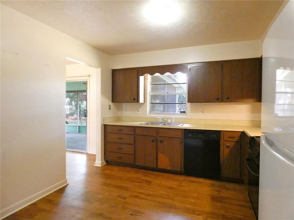 For Sale: $199,900 (3 beds, 2 baths, 1248 Square Feet)