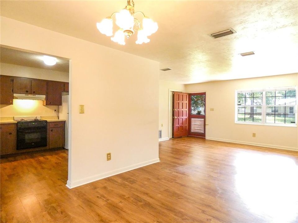 For Sale: $199,900 (3 beds, 2 baths, 1248 Square Feet)