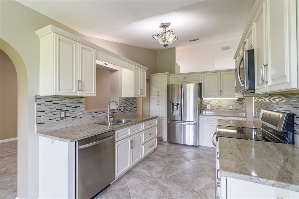 For Sale: $319,500 (2 beds, 2 baths, 1704 Square Feet)