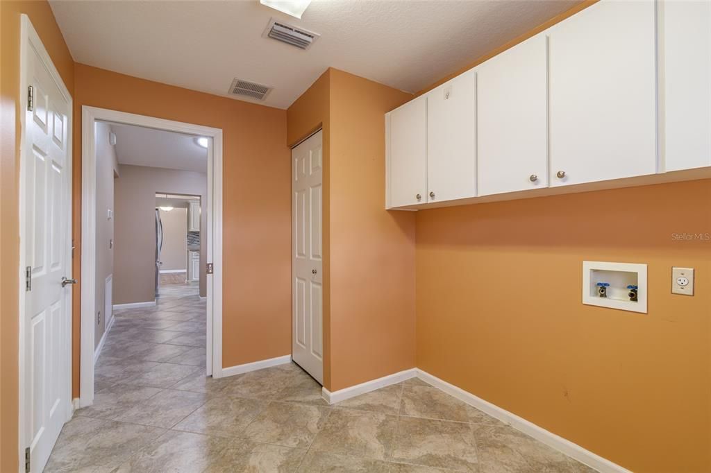 For Sale: $319,500 (2 beds, 2 baths, 1704 Square Feet)