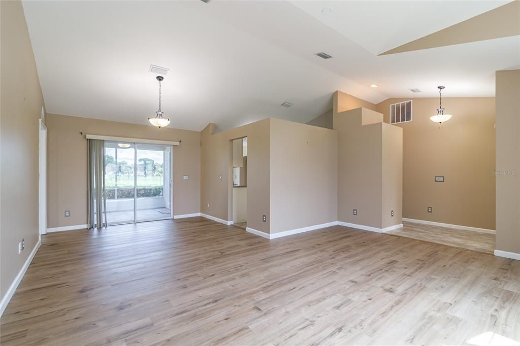 For Sale: $319,500 (2 beds, 2 baths, 1704 Square Feet)