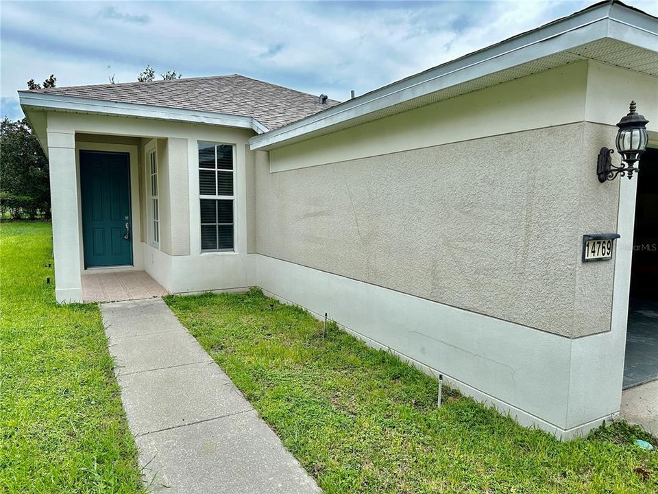 For Rent: $2,300 (3 beds, 2 baths, 1450 Square Feet)