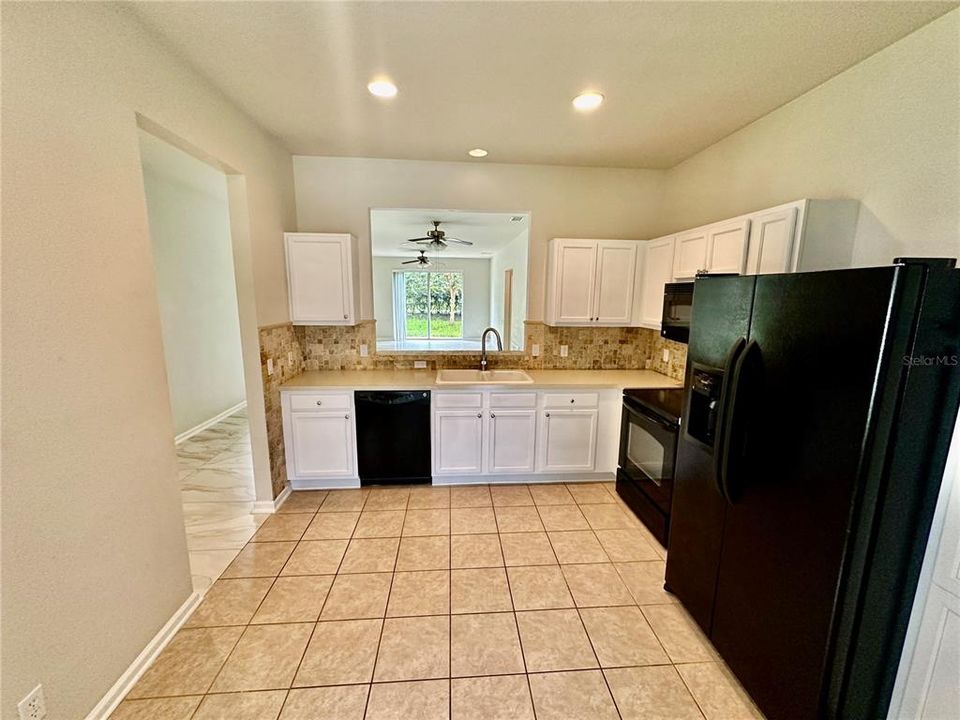 For Rent: $2,300 (3 beds, 2 baths, 1450 Square Feet)