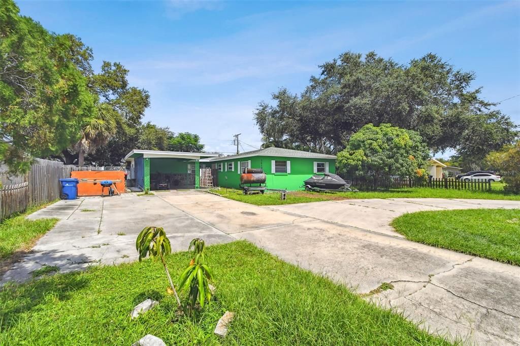 Active With Contract: $295,995 (3 beds, 2 baths, 1337 Square Feet)