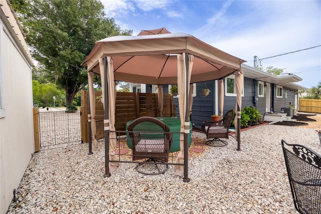 Active With Contract: $429,000 (3 beds, 2 baths, 1638 Square Feet)