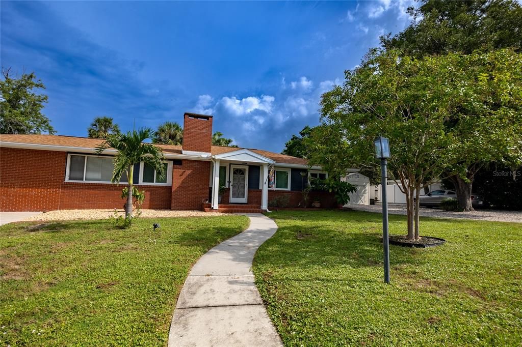 For Sale: $429,000 (3 beds, 2 baths, 1638 Square Feet)