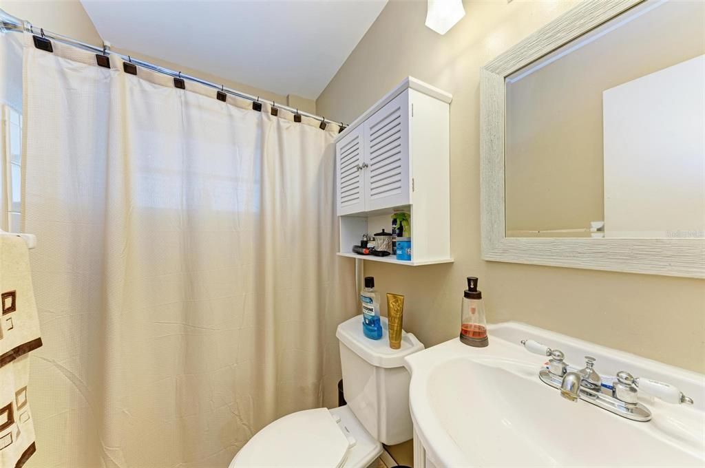 For Sale: $185,000 (2 beds, 2 baths, 842 Square Feet)