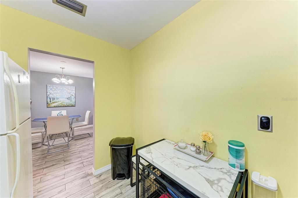 For Sale: $185,000 (2 beds, 2 baths, 842 Square Feet)