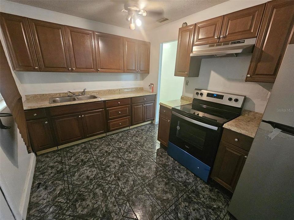 For Rent: $2,000 (4 beds, 2 baths, 1475 Square Feet)