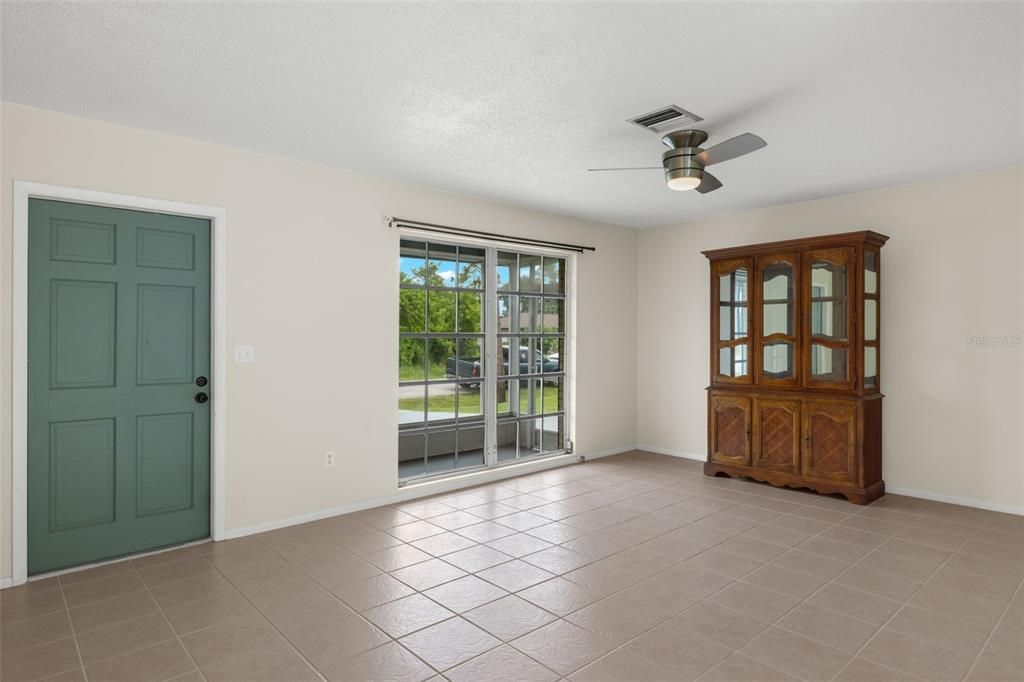 For Sale: $234,900 (2 beds, 2 baths, 952 Square Feet)