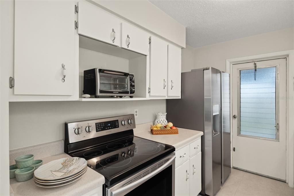 For Sale: $234,900 (2 beds, 2 baths, 952 Square Feet)