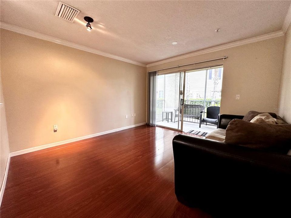 For Rent: $1,349 (1 beds, 1 baths, 576 Square Feet)