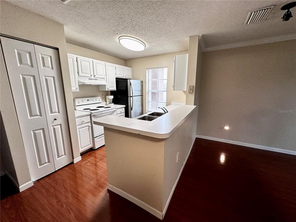 For Rent: $1,349 (1 beds, 1 baths, 576 Square Feet)