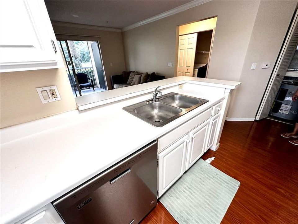 For Rent: $1,349 (1 beds, 1 baths, 576 Square Feet)