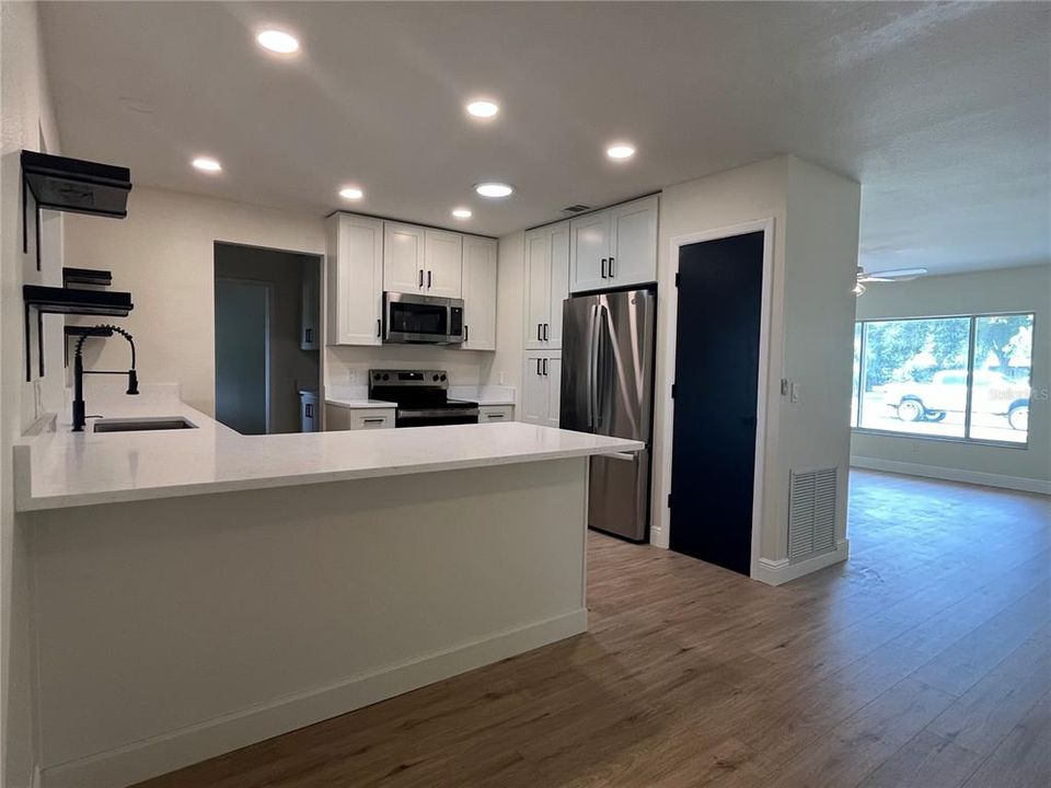 For Sale: $379,900 (3 beds, 2 baths, 1683 Square Feet)