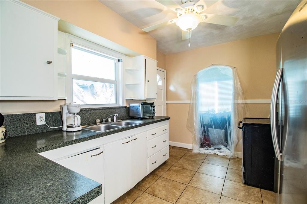 For Sale: $399,900 (3 beds, 2 baths, 1127 Square Feet)