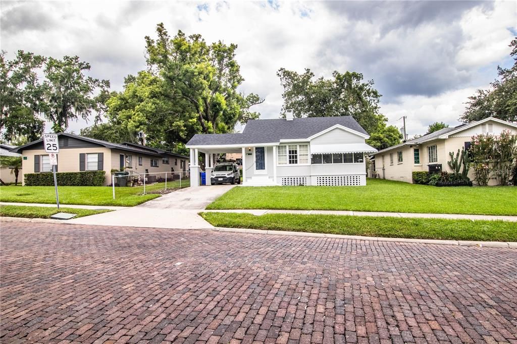 For Sale: $399,900 (3 beds, 2 baths, 1127 Square Feet)