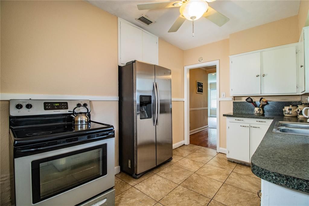 For Sale: $399,900 (3 beds, 2 baths, 1127 Square Feet)