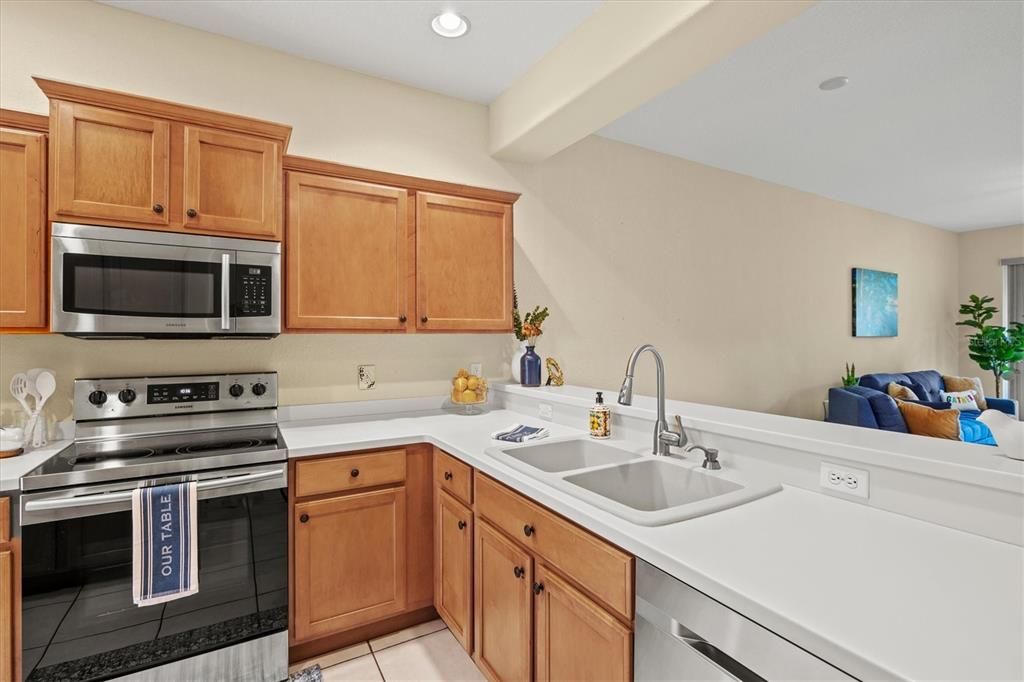 For Sale: $329,900 (2 beds, 2 baths, 1350 Square Feet)