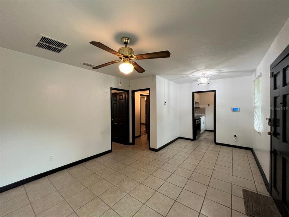 For Sale: $158,000 (2 beds, 1 baths, 672 Square Feet)