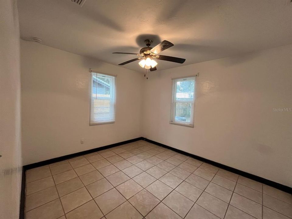 For Sale: $158,000 (2 beds, 1 baths, 672 Square Feet)