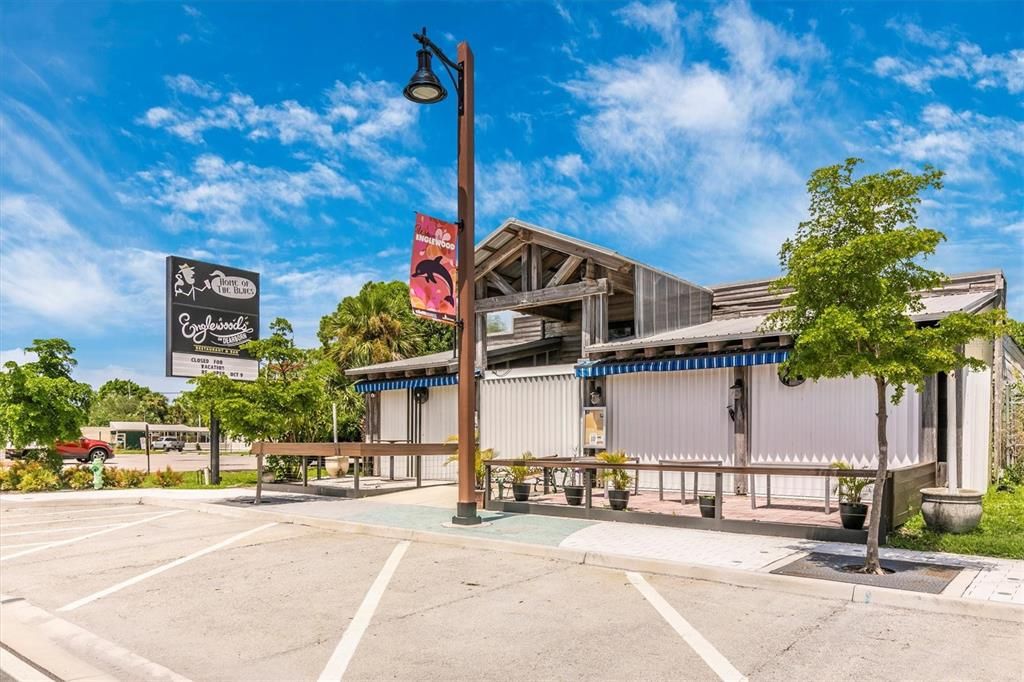 For Sale: $1,300,000 (3 beds, 2 baths, 1484 Square Feet)