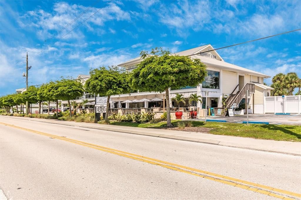 For Sale: $1,300,000 (3 beds, 2 baths, 1484 Square Feet)