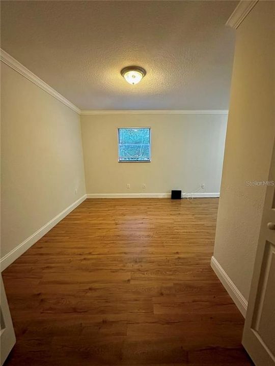 For Rent: $1,150 (1 beds, 1 baths, 235 Square Feet)