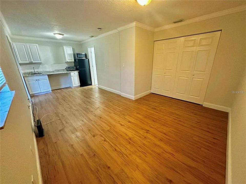 For Rent: $1,150 (1 beds, 1 baths, 235 Square Feet)