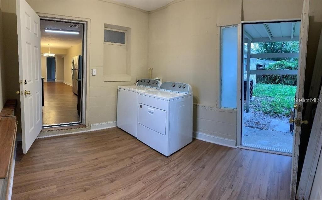 For Rent: $1,150 (1 beds, 1 baths, 235 Square Feet)