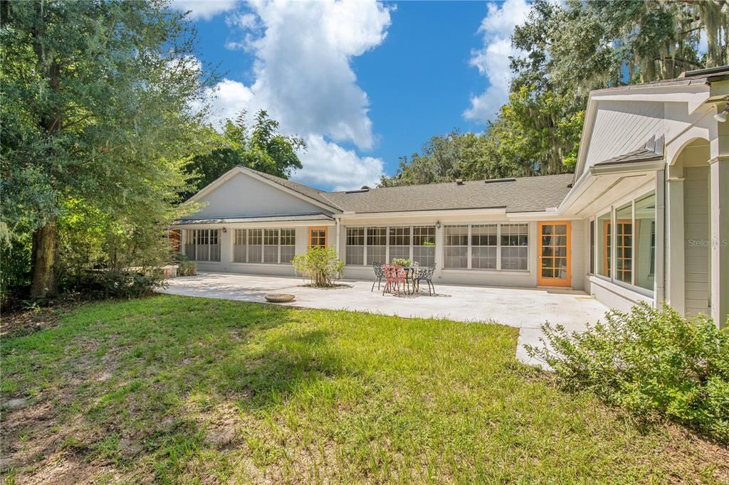 Spacious Patio