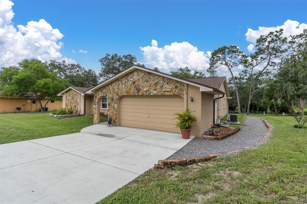 For Sale: $350,000 (3 beds, 2 baths, 1604 Square Feet)