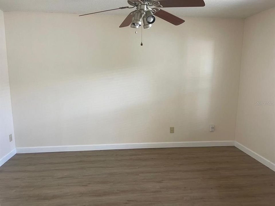 For Sale: $269,000 (2 beds, 2 baths, 890 Square Feet)