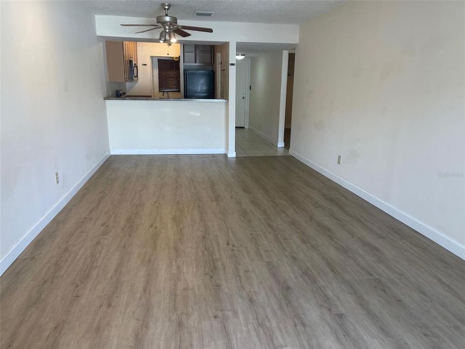 For Sale: $269,000 (2 beds, 2 baths, 890 Square Feet)