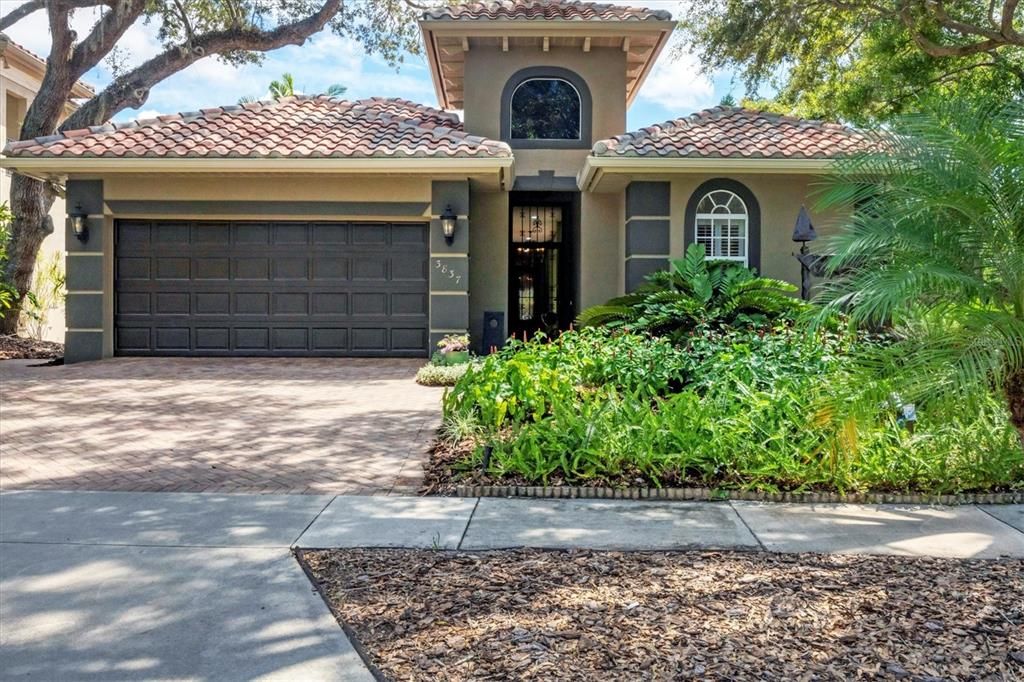 For Sale: $1,095,000 (3 beds, 3 baths, 1887 Square Feet)